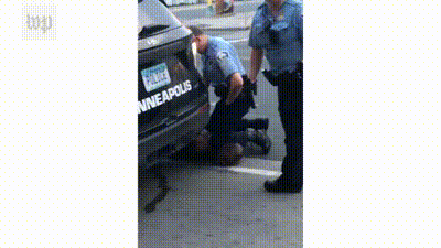 derek chauvin detaining george floyd